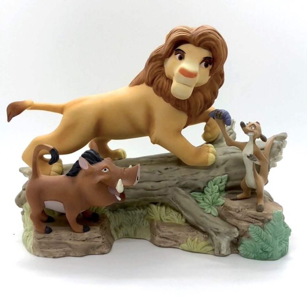 Disney Showcase – Precious Moments “Friendship Means No Worries” Figurine